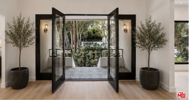 Photo - 1800 Benedict Canyon Drive