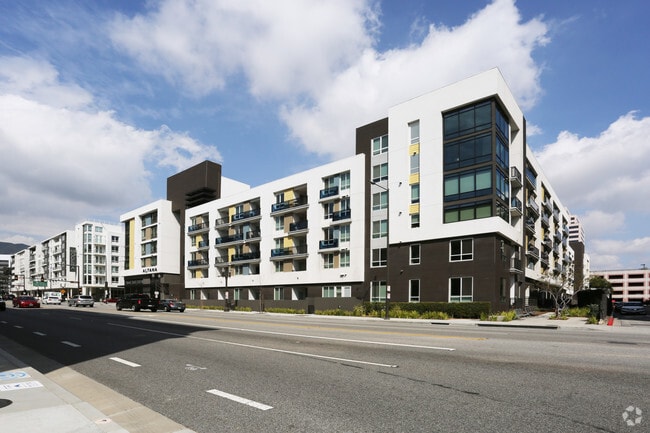 Building Photo - Altana Rental