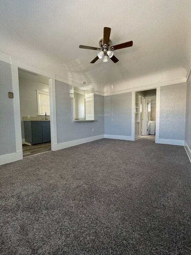 Building Photo - madison Unit 1533