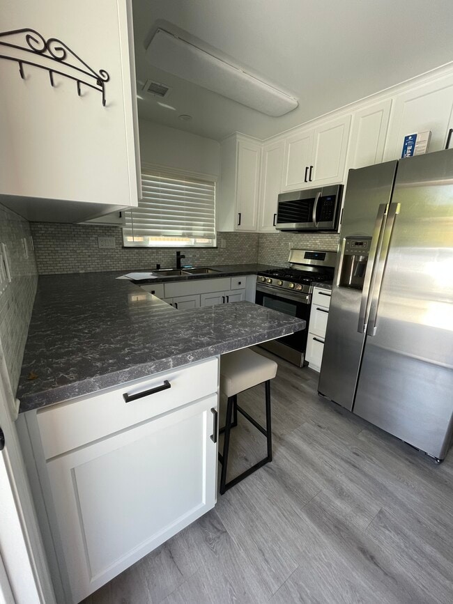 Photo - 703 W College St