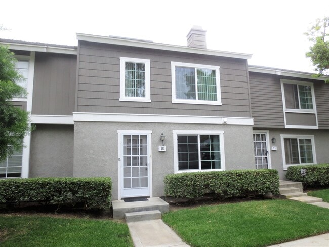 Building Photo - Spacious Two Story Townhome in Woodbridge