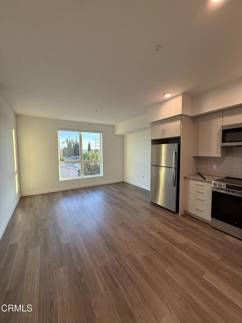 Photo - 18900 Parthenia St Unit 402