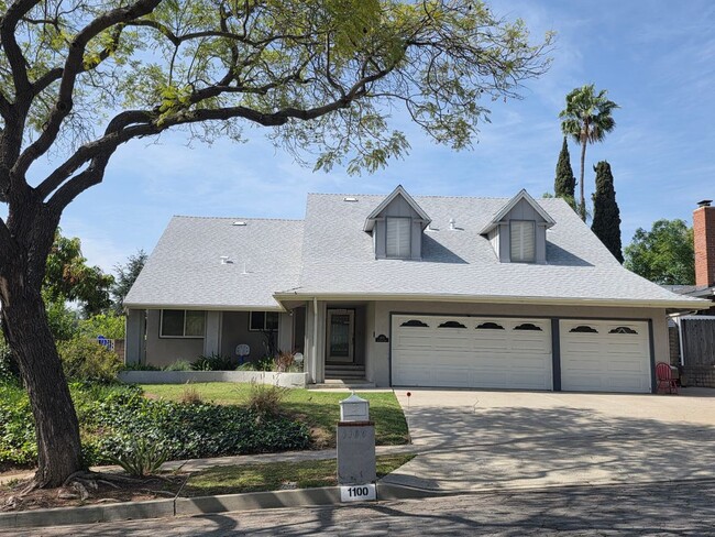 Building Photo - 1100 La Senda Dr