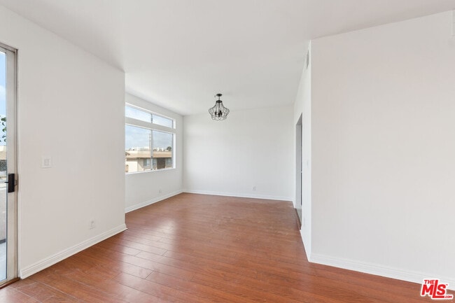 Photo - 1508 Greenfield Ave Unit 307