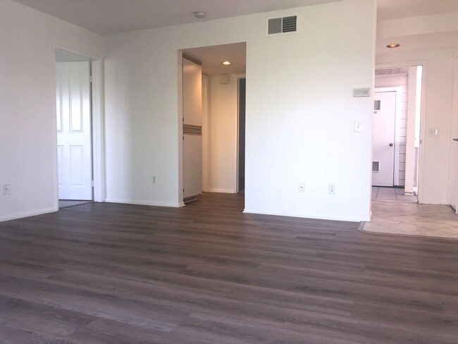 Photo - Bright 2 Bedroom Condo in Oceanside!