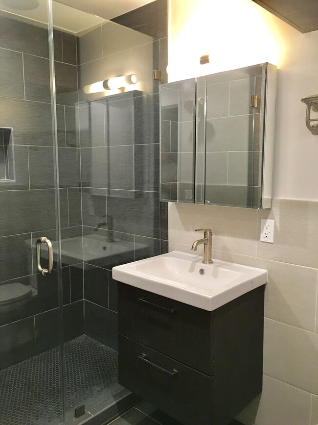 Photo - 1082 Meadowbrook Ave