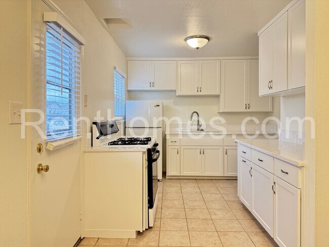 Photo - 5281 Constitution Rd