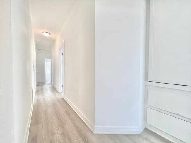 Photo - 707 W 48th St Unit 709 1/2