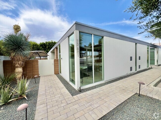 Building Photo - 73801 Shadow Mountain Dr Rental