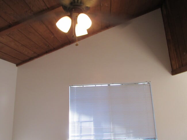 Living Room - 5271 Bishop St Unit B