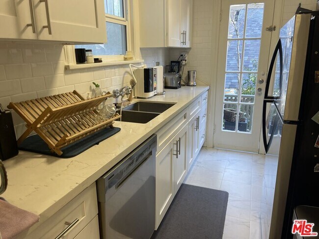 Photo - 1445 N Alta Vista Blvd