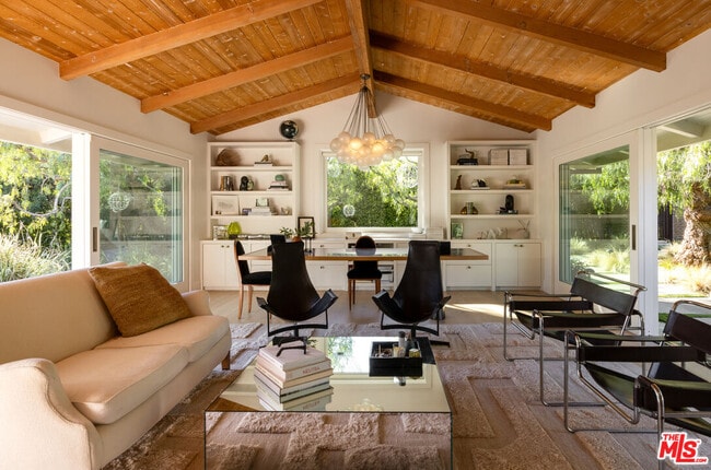 Building Photo - 6048 Philip Ave