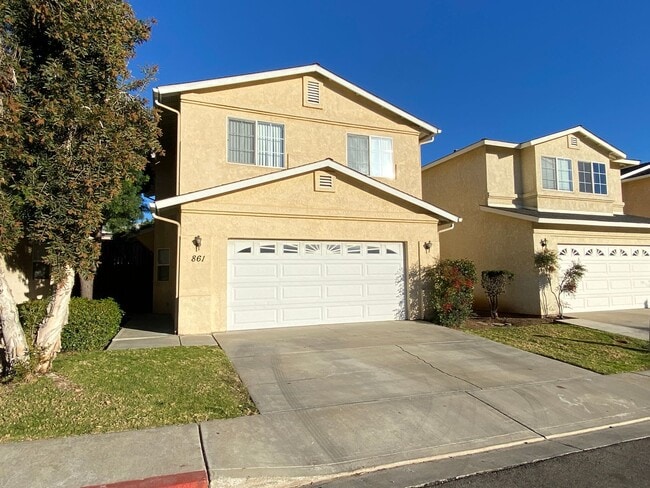 Building Photo - Beautiful 3 Bedrooms in Granite Hills