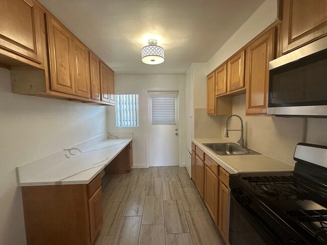 Building Photo - Newly Remodeled 1 Bedroom Unit 1467