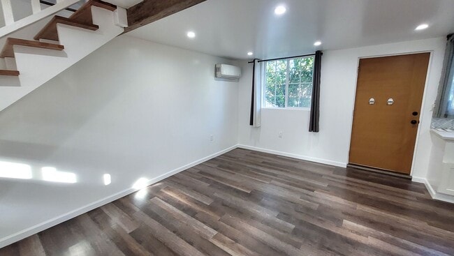 Photo - b10436 Unit .5