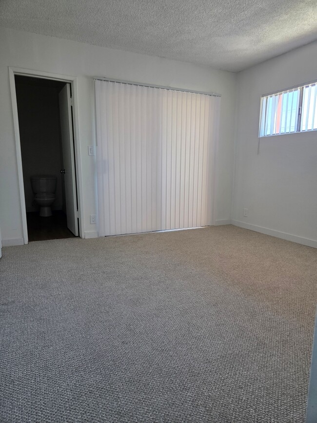 Photo - 14335 Burbank Blvd