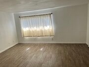 Large Master bedroom - 272 E Jackson St