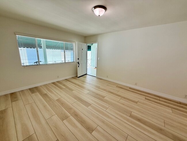 Building Photo - 1406 S Saltair Ave Rental