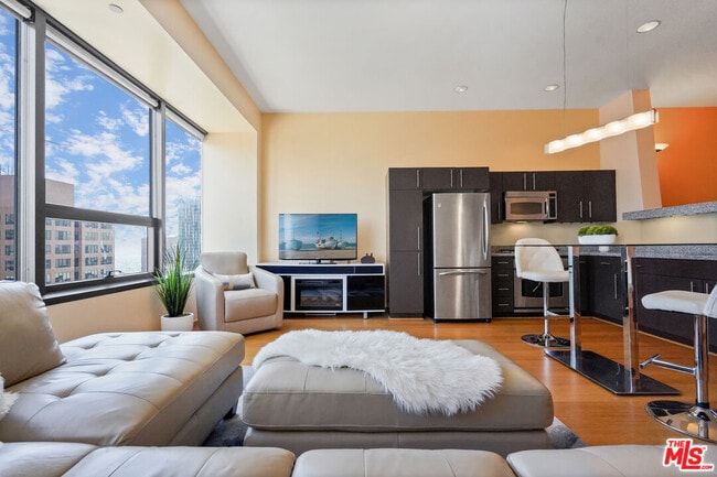 Building Photo - 1100 Wilshire Blvd Unit 3009