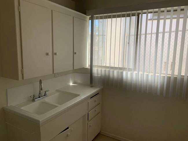 Photo - 11017 Strathmore Drive, Los Angeles