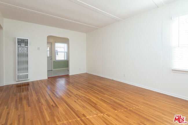 Building Photo - 2594 Amherst Ave Rental
