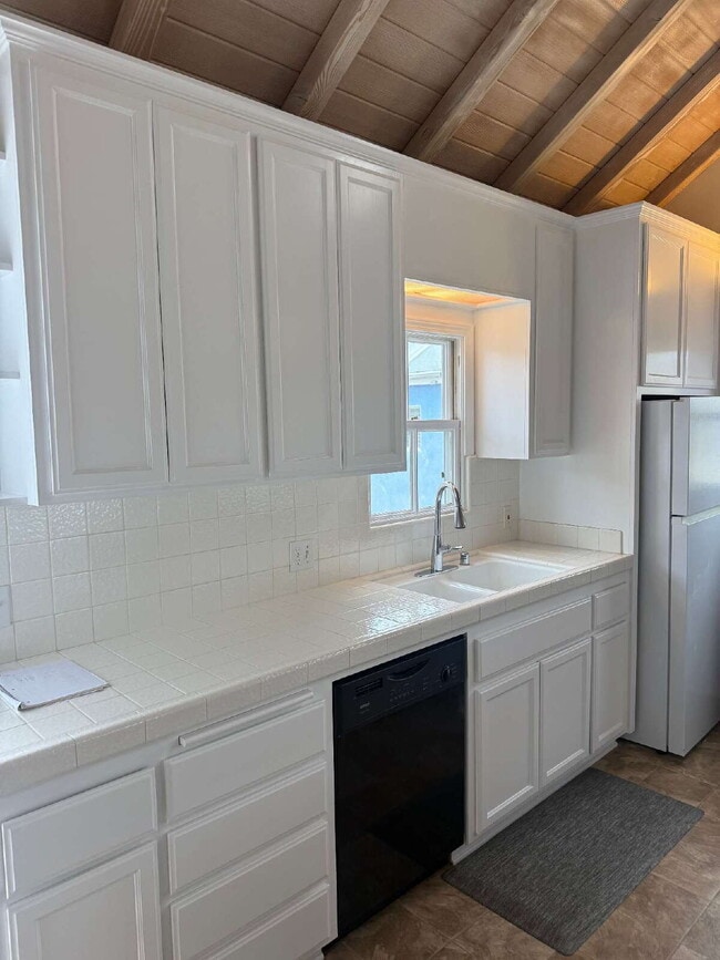 Photo - Unfurnished Studio Balboa Island Unit 1/2