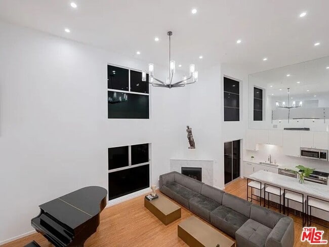 Photo - 7062 Hawthorn Ave Unit A2