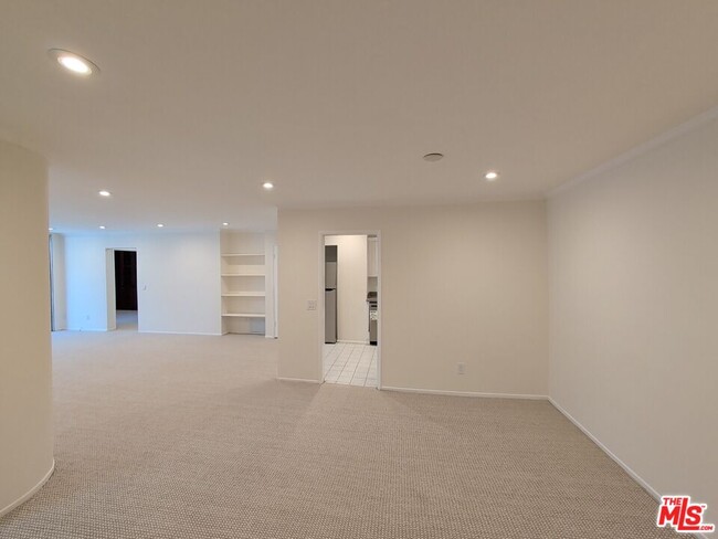 Photo - 415 Montana Ave Unit 203