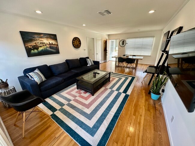 Photo - 5437 Wiseburn St