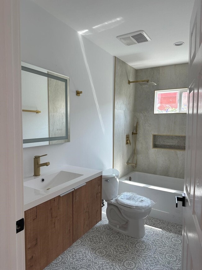 Photo - 2205 Sheridan St