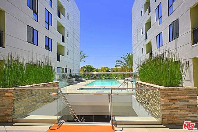 Building Photo - 1234 Wilshire Blvd Unit 327 Rental