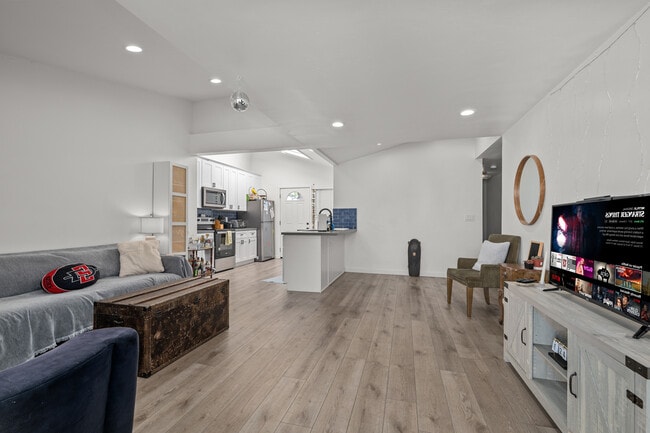 Photo - 5369 Saxon St