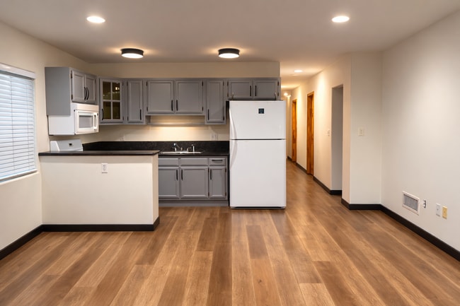 Building Photo - Gemina II-1361 1/2 Unit 1361 1/2