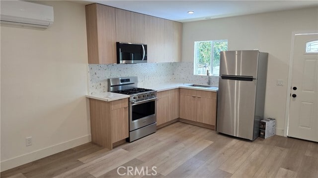 Photo - 642 W Glenoaks Blvd