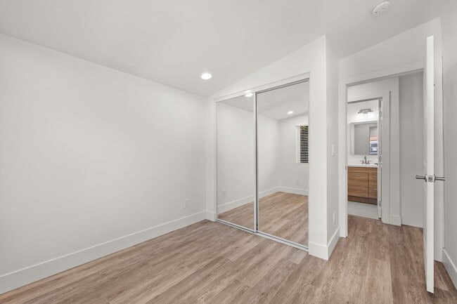 Photo - Detached 1 bedroom!