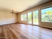 Photo - 893 Lindawood St