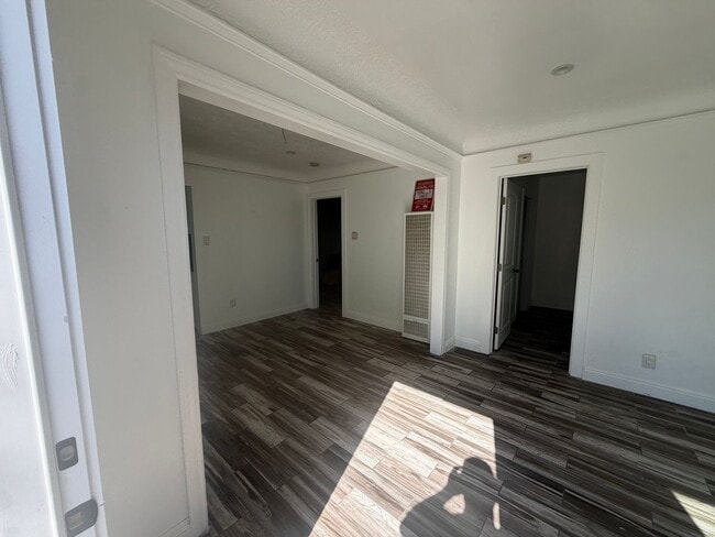 Building Photo - ??Newly Remodeled 2 Bed / 1 Bath Apartment Unit 1192