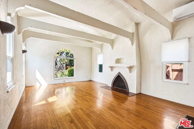 Photo - 2613 Cloverfield Blvd