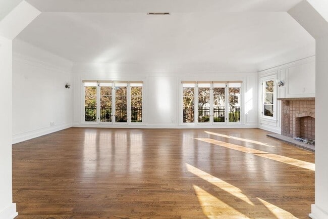 Photo - 175-181 N. Sycamore Avenue,