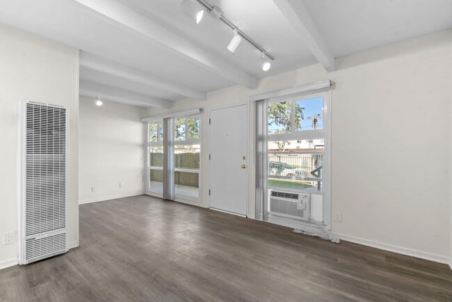 Photo - 10110  Camarillo Pl.