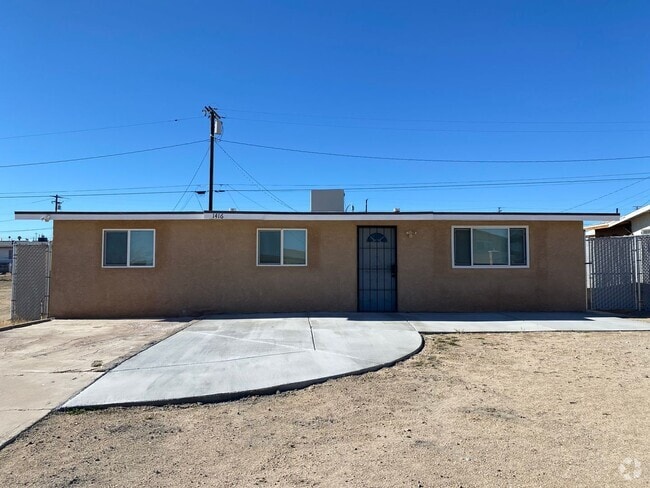 Building Photo - 3 bed  1 bth Available now.. Apply today! Rental