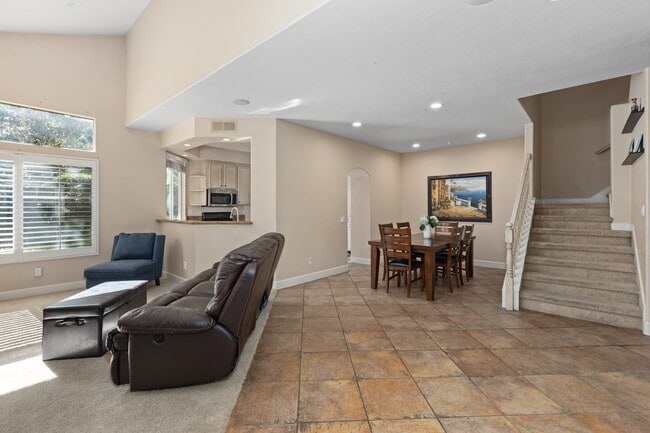 Photo - 16140 Av. Venusto