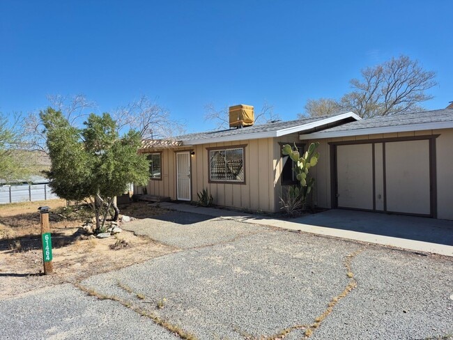 Building Photo - 61464 Desert Air Rd Unit Back