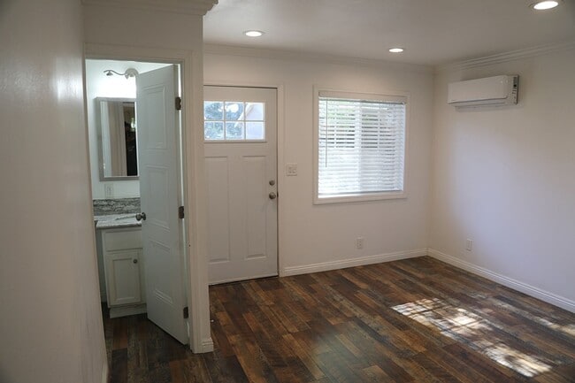 Photo - 211 N Huntington St