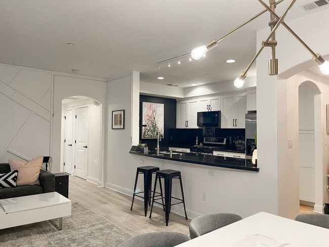 Photo - 5037 Rosewood Ave Unit 101