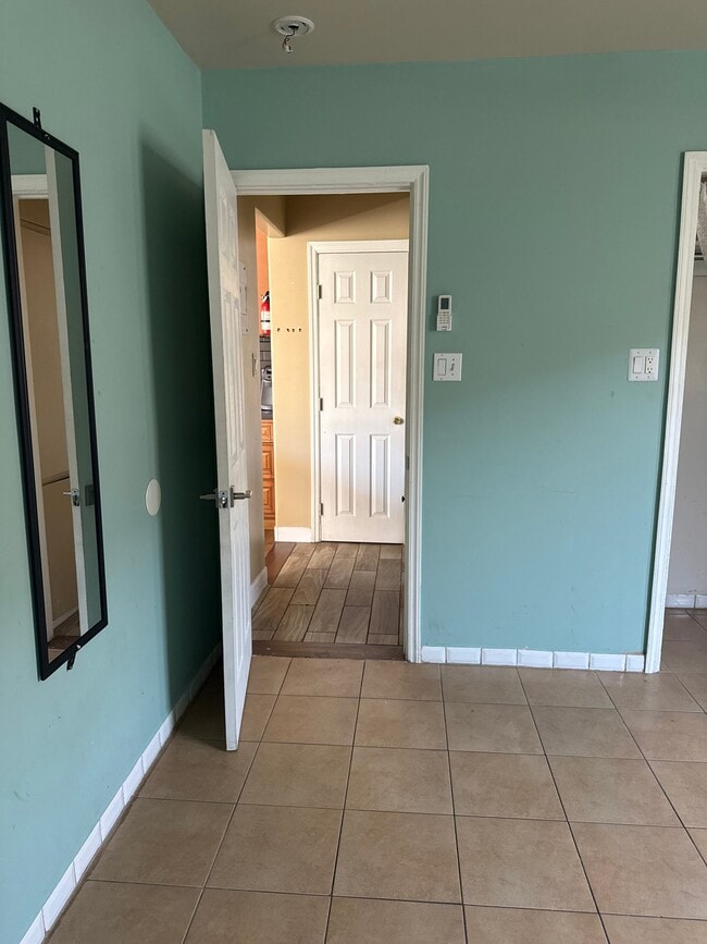 Photo - 525 E Hyde Park Blvd Unit C