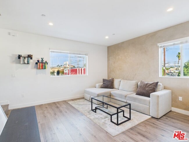 Photo - 14525 Killion St