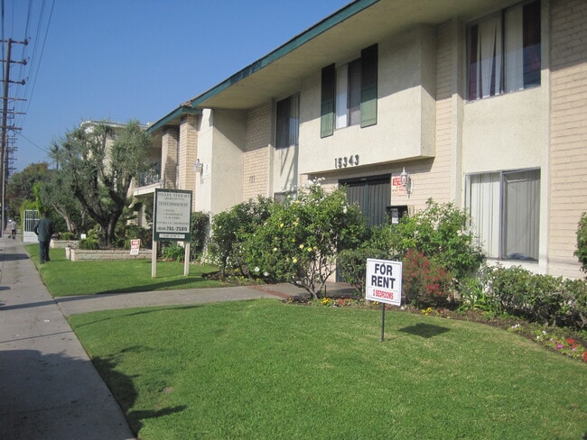Building Photo - Valle Terrace Apartments