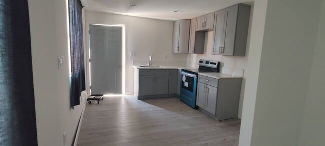 Building Photo - 158 E Floral Dr Unit #B