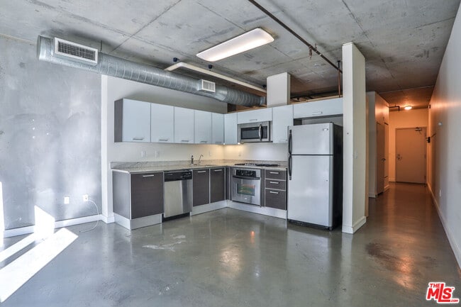 Photo - 645 W 9th St Unit 201